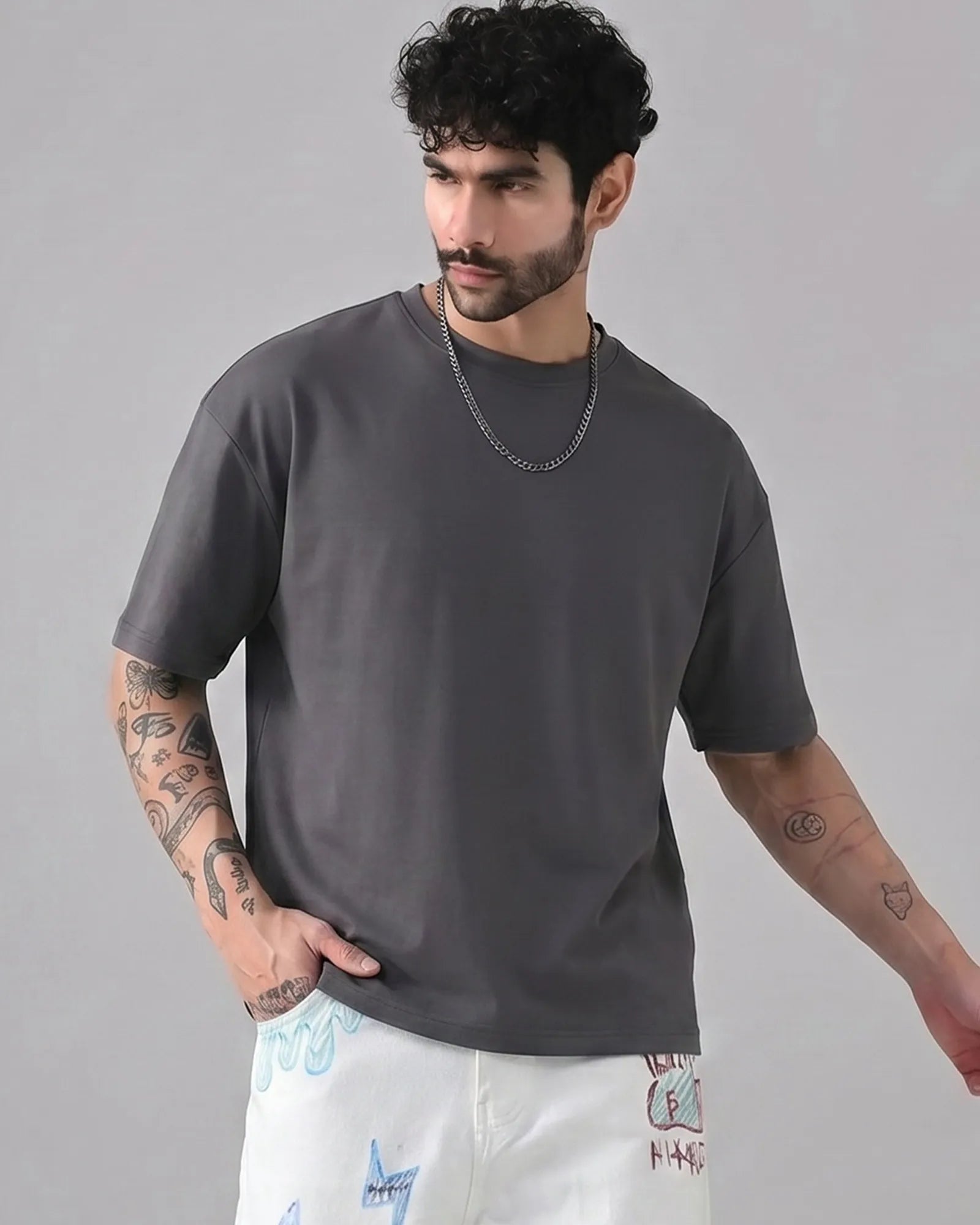 Toramoto Basic Tee Noir Grey with Scribble Theory Jeans in Canvas White