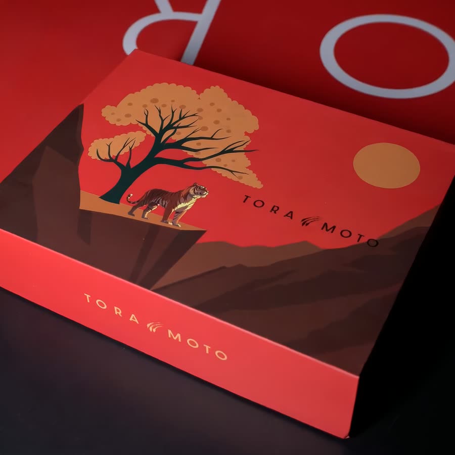 Box lid with the hand-drawn tiger